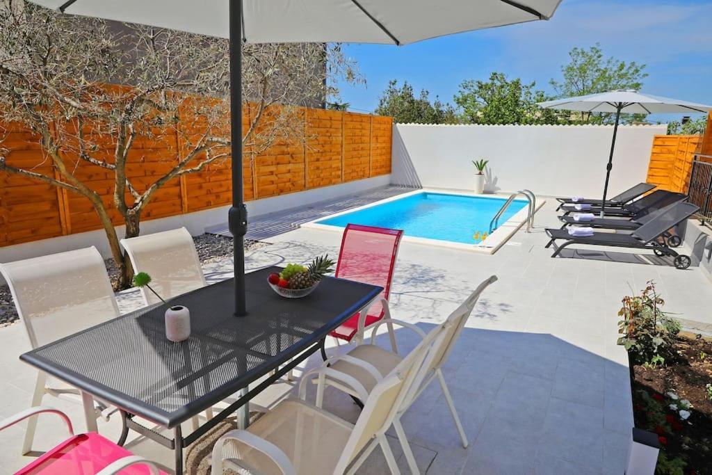 Luxury Apartment Petra With Private Pool ザダル エクステリア 写真