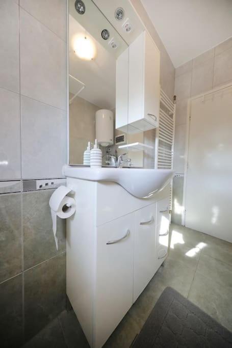 Luxury Apartment Petra With Private Pool ザダル エクステリア 写真