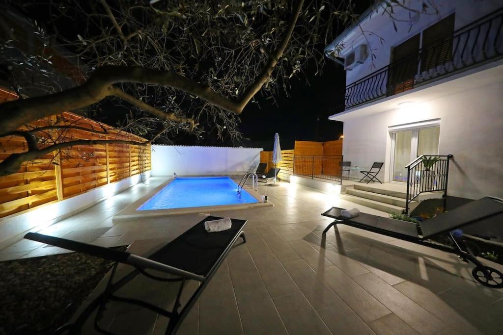 Luxury Apartment Petra With Private Pool ザダル エクステリア 写真